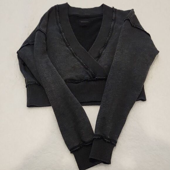 Black V-Neck Cropped Sweater - Picture 1 of 1